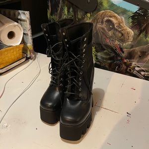 Lamoda platform boots